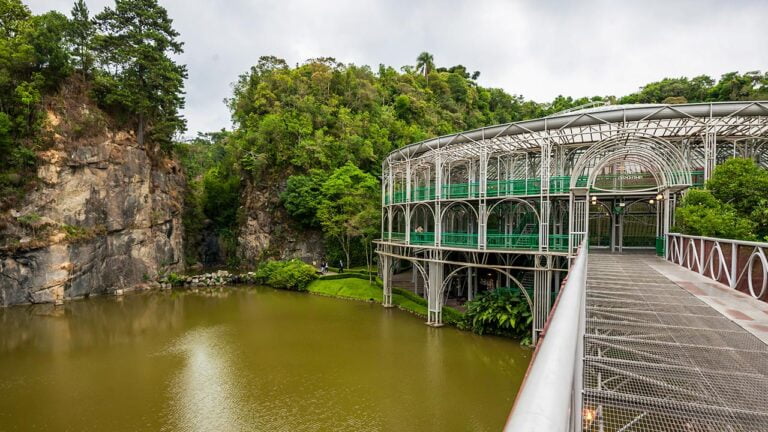 Descubra por que Curitiba lidera a demanda imobiliária no Brasil!
